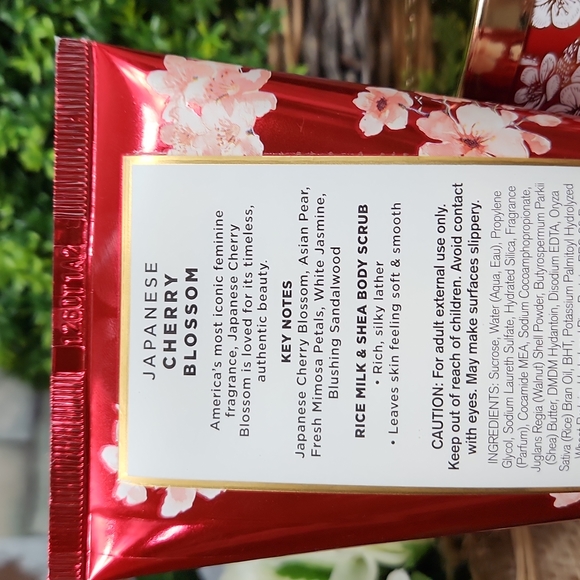 Japanese Cherry Blossom Candle & Scrub - Picture 4 of 5